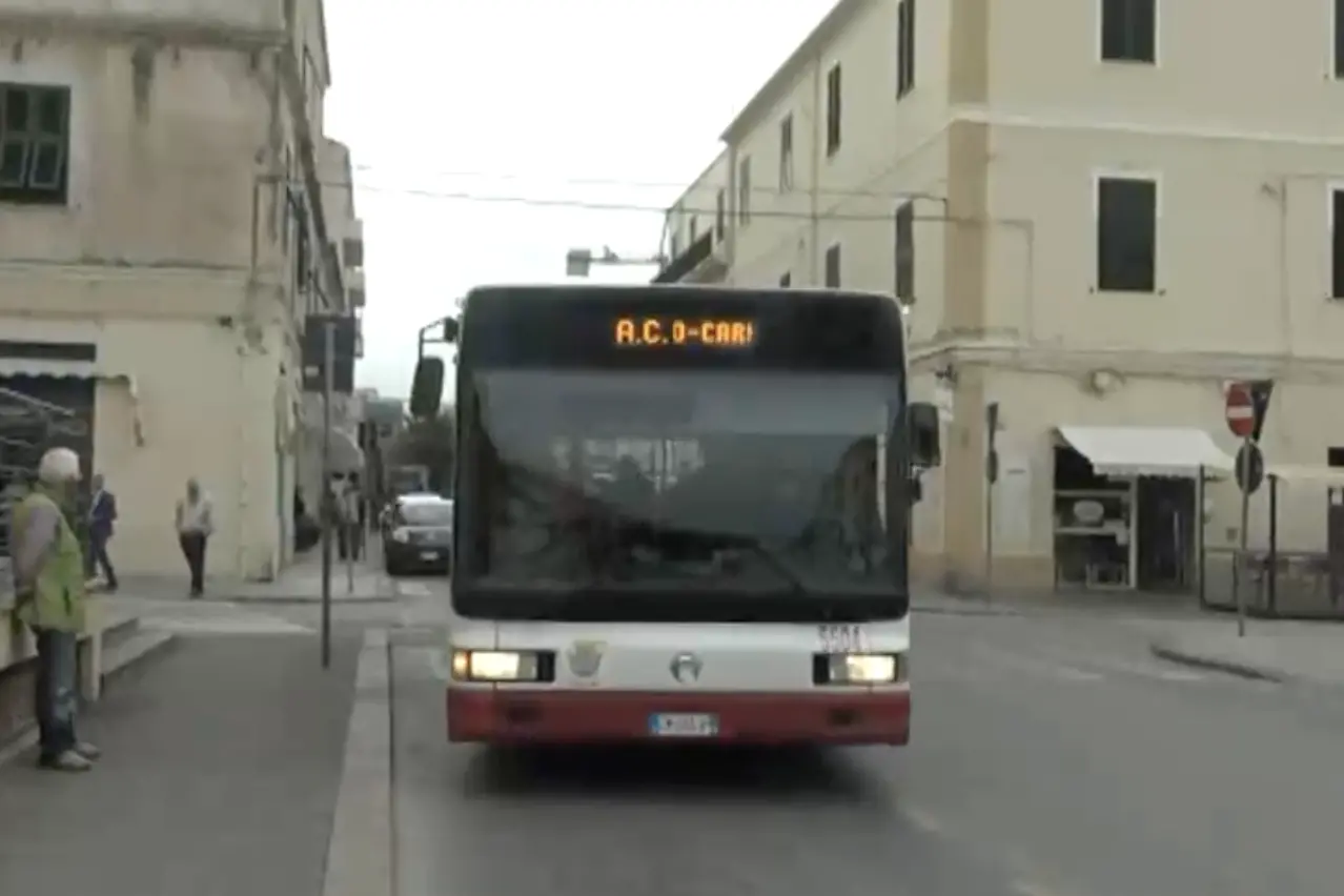 Alghero, un autobus urbano (foto Fiori)