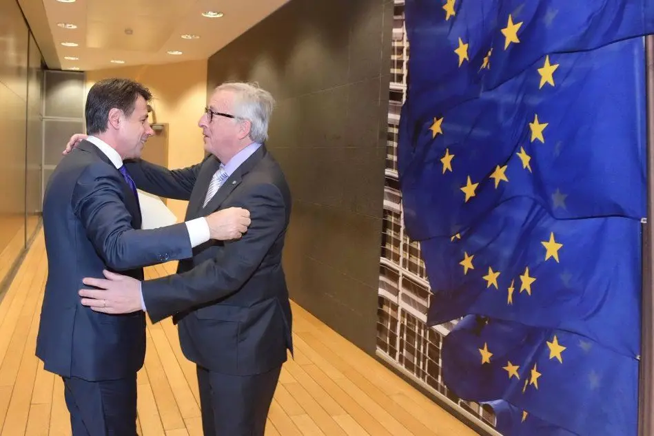 Giuseppe Conte e Jean-Claude Juncker (Ansa)