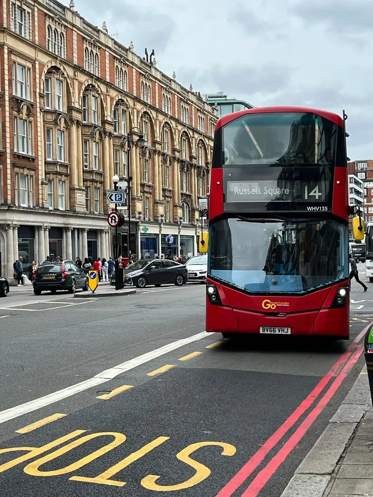 Il caratteristico bus a due piani di Londra