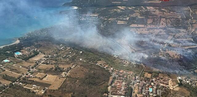 Fiamme a Orosei, è caccia agli incendiari