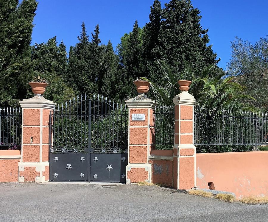«La villa dell’ex direttore della colonia penale deve essere restaurata»