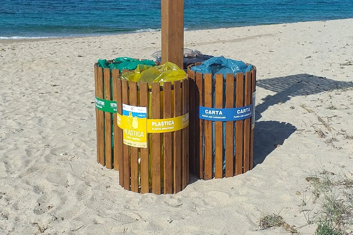 Le isole ecologiche al Poetto