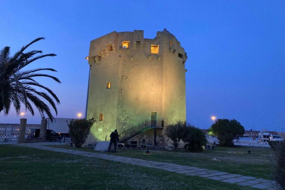 Porto Torres, luce sull'endometriosi: la Torre Aragonese si tinge di giallo