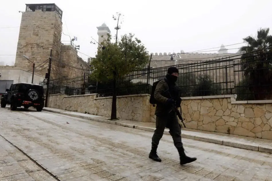 Un soldato israeliano (Ansa)