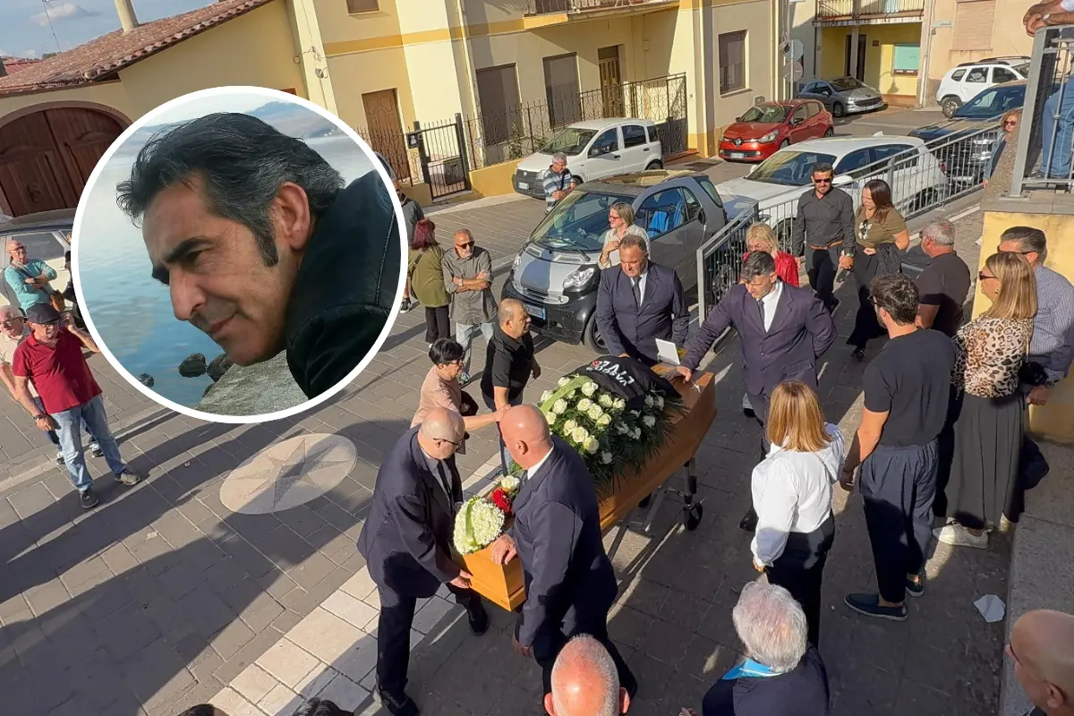 A Monastir centinaia di persone per l'addio a Carlo Spiga (Ylenia Mascia)