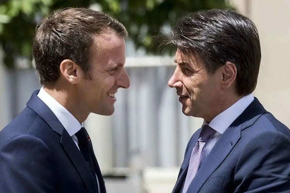 Giuseppe Conte e Emmanuel Macron, incontro all'Eliseo