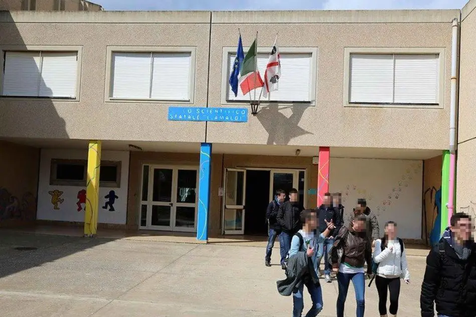 Il liceo Gramsci Amaldi (foto L'Unione Sarda)
