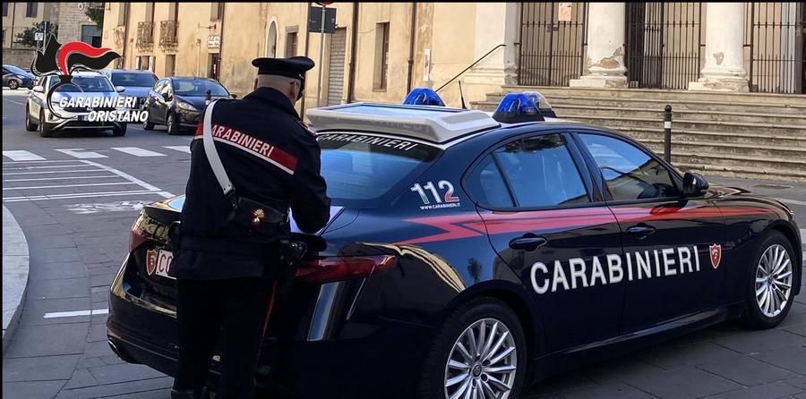 Oristano, ruba la carta di credito a un anziano in ospedale e spende quasi 1600 euro: denunciata