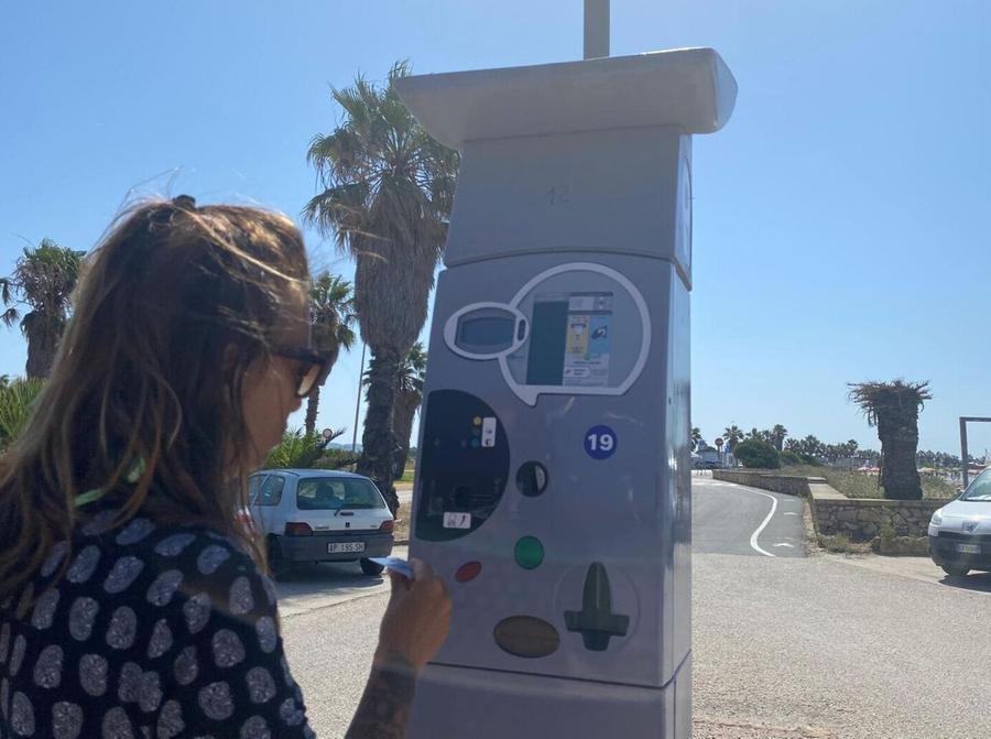 Strisce blu lungo la costa, polemica per l’incontro pubblico