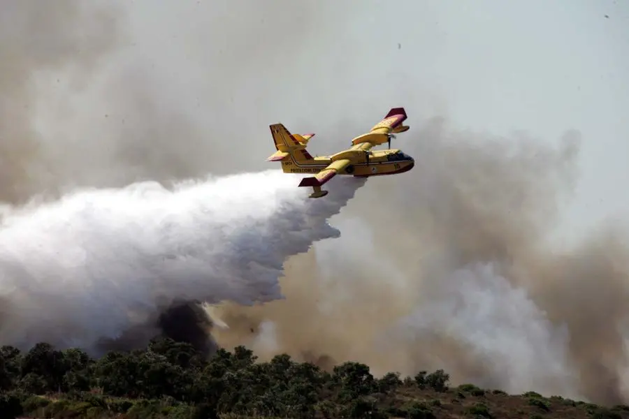 Un canadair (Archivio L'Unione Sarda)