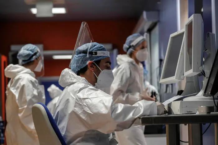 Un reparto di terapia intensiva (Ansa - Lami)