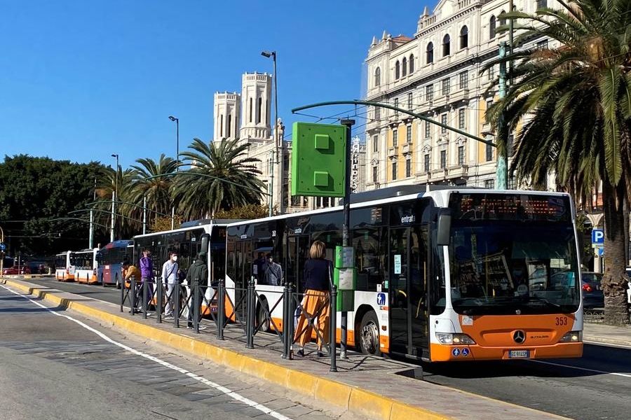 Bus a Cagliari (foto L'Unione Sarda - Max Solinas)