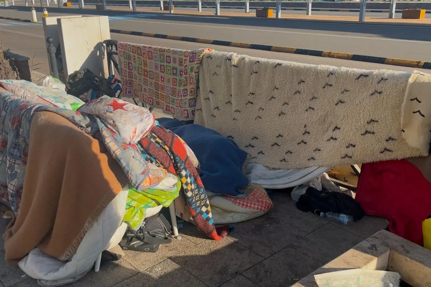 Il giaciglio dei clochard (Unione Sarda)