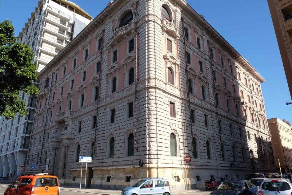 L’eleganza di Palazzo Tirso, fra i moderni grattacieli dell’Enel e della Sai