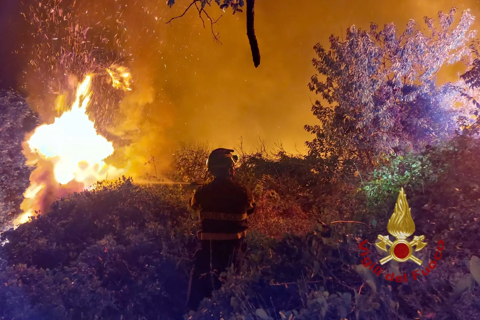 Incendio a Nughedu Santa Vittoria