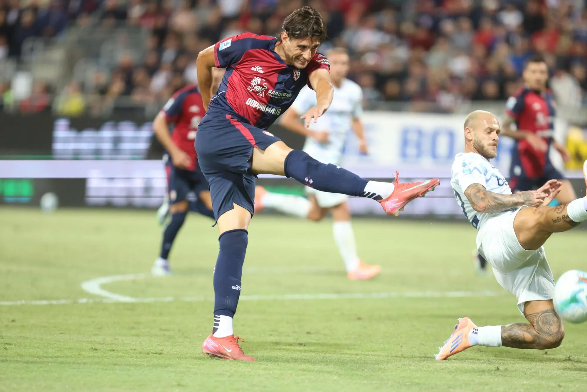 Gennaro Borrelli in Cagliari-Inter del girone d'andata di Serie A (foto Ansa)