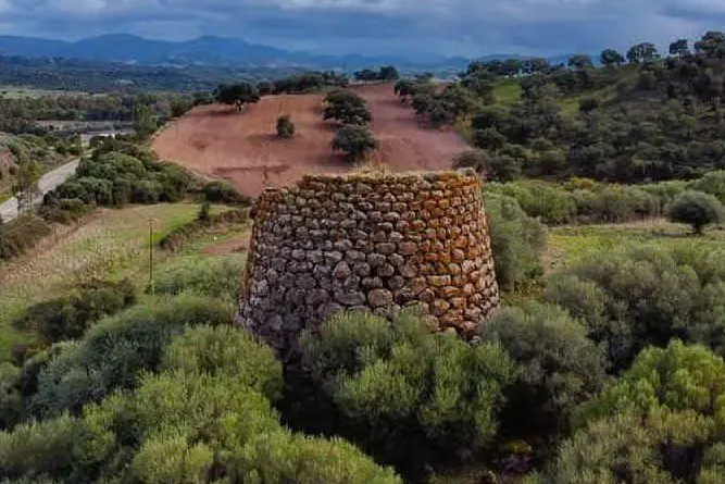 Nuraghe Luche di Illorai (L'Unione Sarda - Tellini)