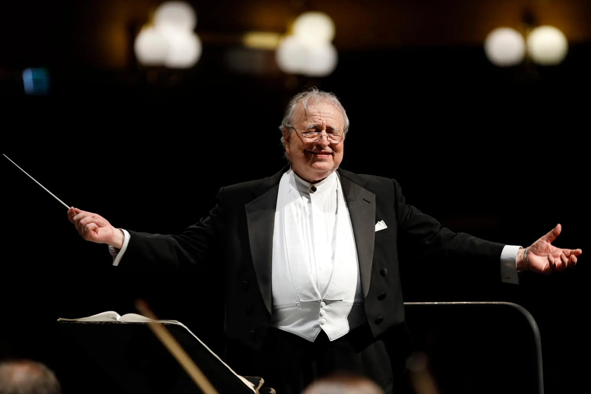 Il direttore d'orchestra Donato Renzetti (foto ufficio stampa)
