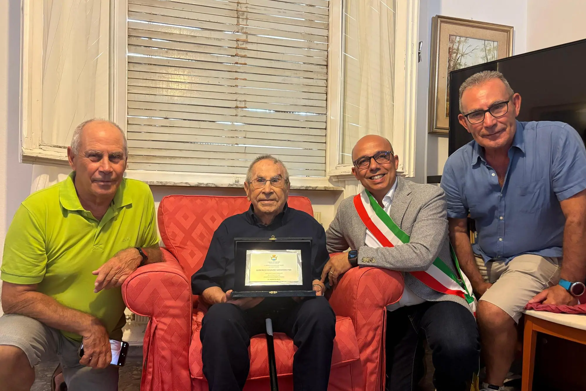 Ulderico Pibi con i figli Francesco e Pierluigi e con il sindaco Sanna