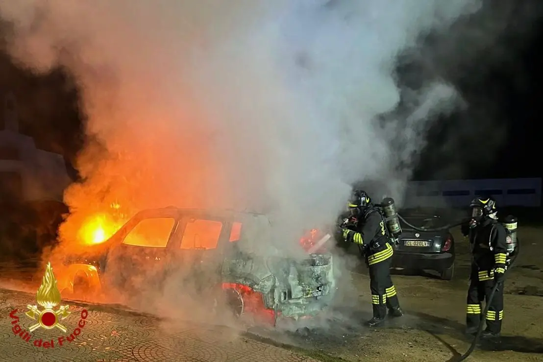 L'incendio (foto vigili del fuoco)