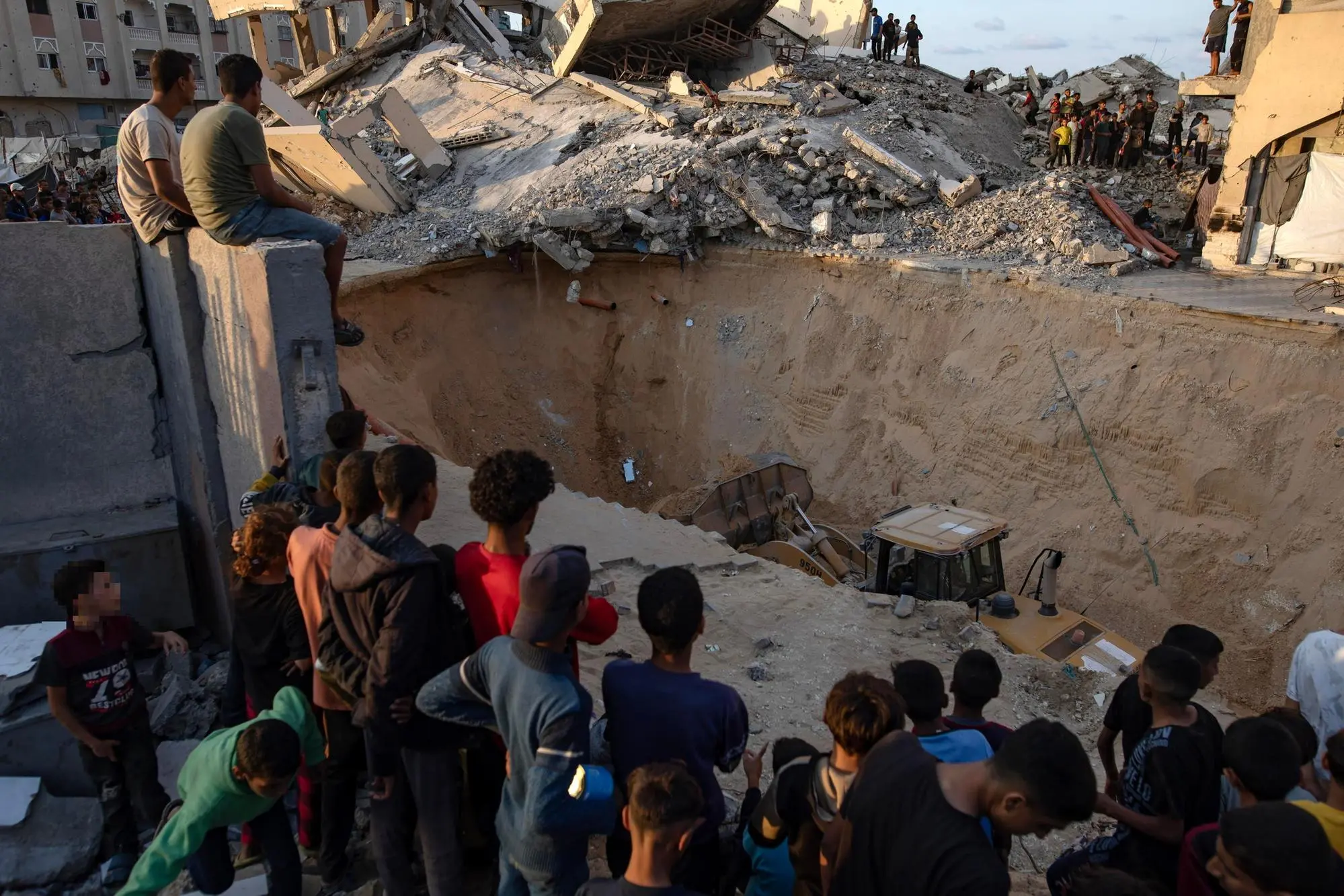 Proseguono le ricerche dei corpi degli ostaggi israeliani (Ansa)