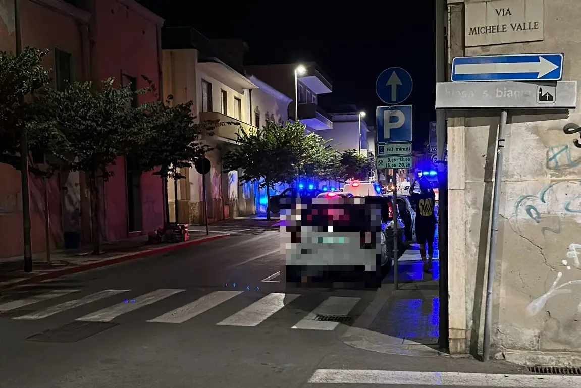 Quartucciu, l'ambulanza sul luogo della tragedia (foto L'Unione Sarda)