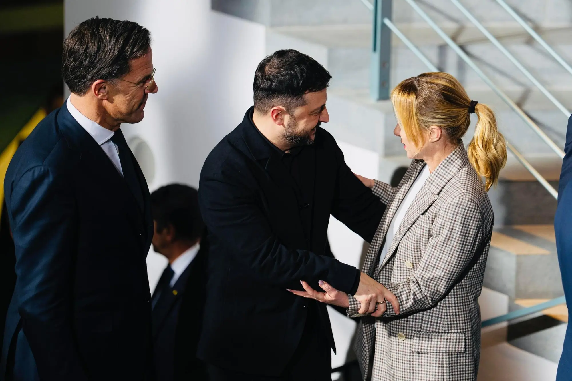 Giorgia Meloni con Volodymyr Zelensky (Ansa-Palazzo Chigi)