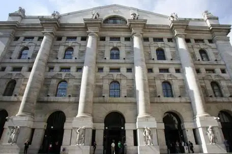 Palazzo Mezzanotte, sede della Borsa italiana (foto Ansa)