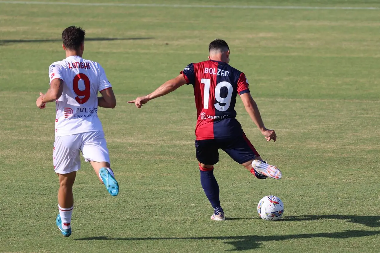 Alessandro Bolzan, attaccante del Cagliari Primavera e autore della rete contro l'Atalanta (foto Accardi)