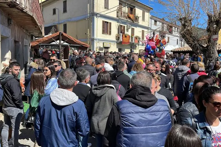 Grande partecipazione alla sagra di Tonara (L'Unione Sarda - Deidda)