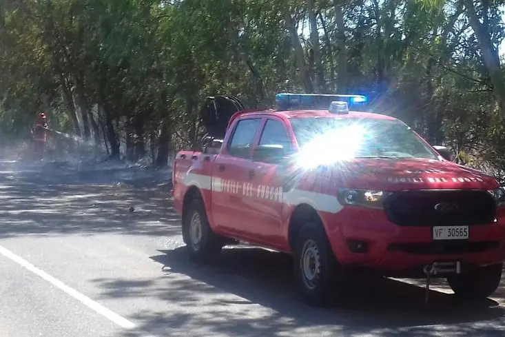 Un intervento dei vigili del fuoco in via del Minatore (L'Unione Sarda - Scano)