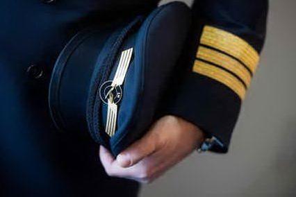 Si finge pilota Lufthansa per volare gratis: arrestato