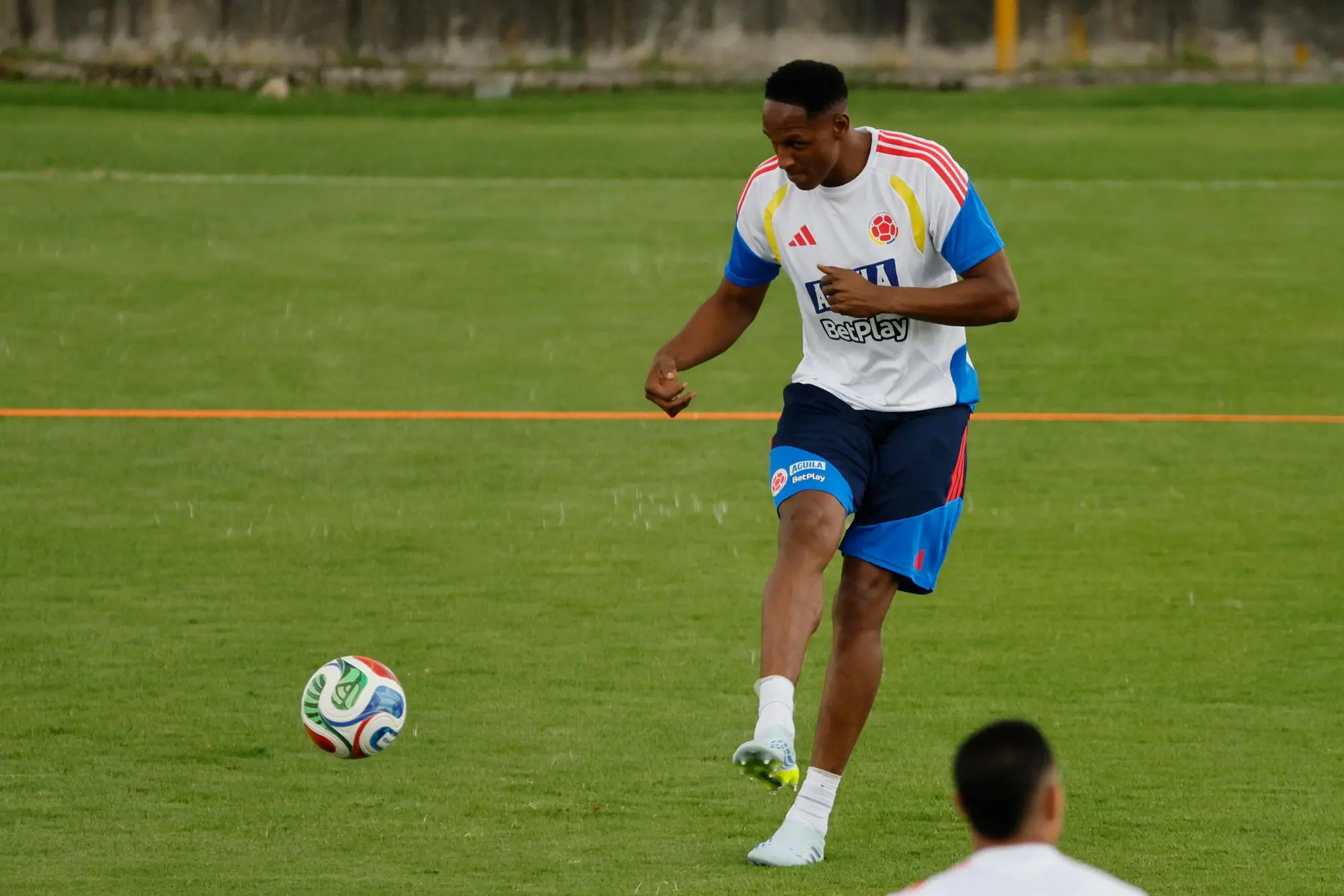 Yerry Mina con la Colombia in ritiro prima dei Mondiali (foto Ansa)