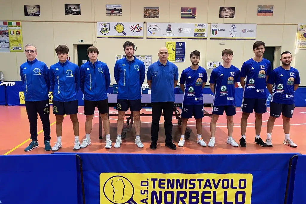 Da sin. Muravera e Norbello nelle fasi preliminari del derby (Foto concessa da Ufficio Stampa TT Norbello)
