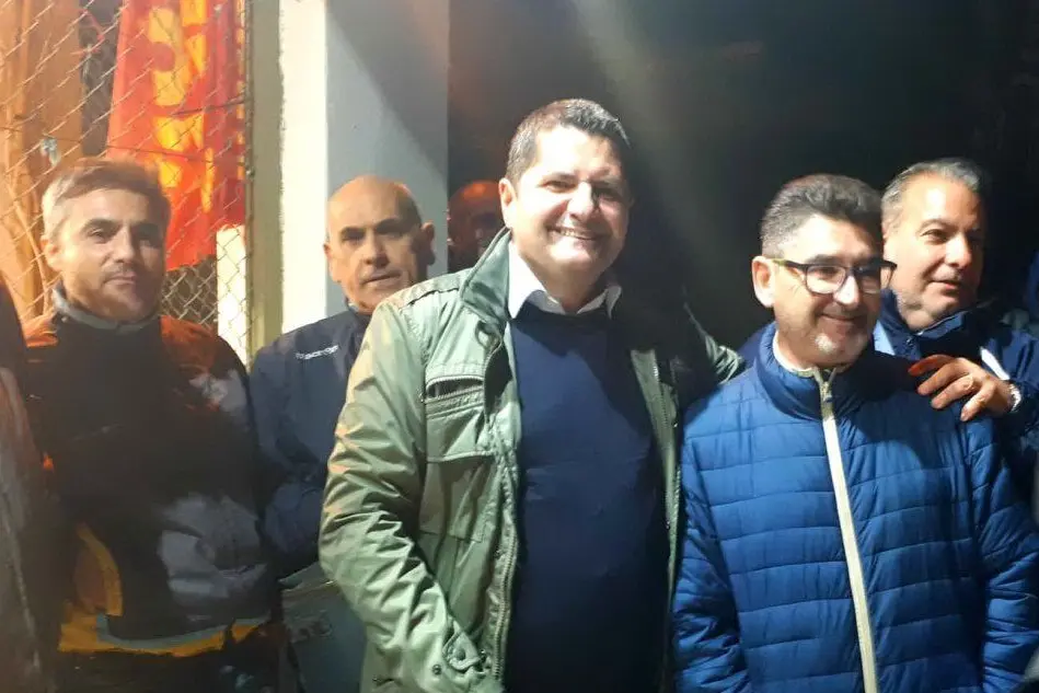 Marco Bentivogli, segretario nazionale Fim Cisl, in visita al presidio ex Alcoa (foto Antonella Pani)