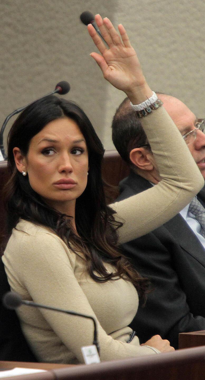 Minetti, l’Interpol indaga sull’adozione e sullo “stile di vita”