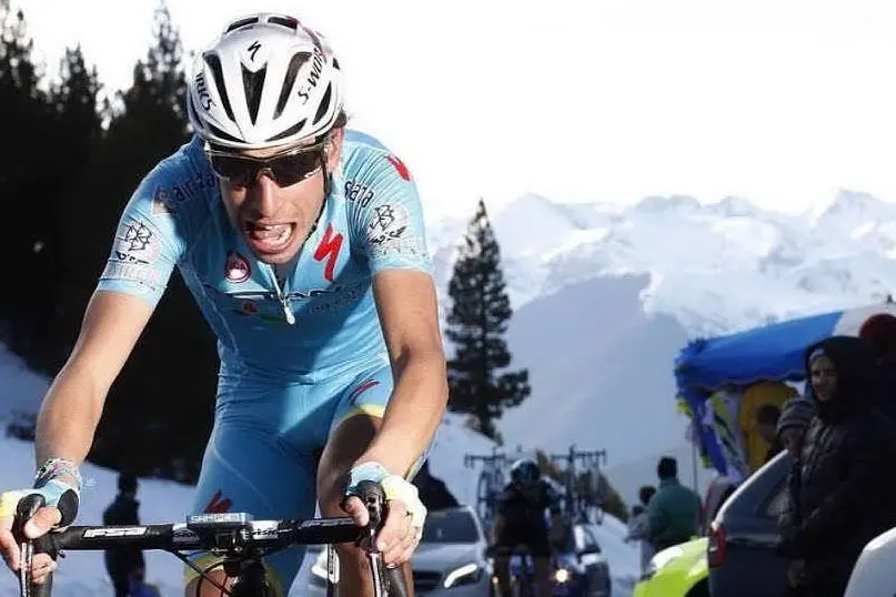 Fabio Aru impegnato in salita ieri a Port Ainé