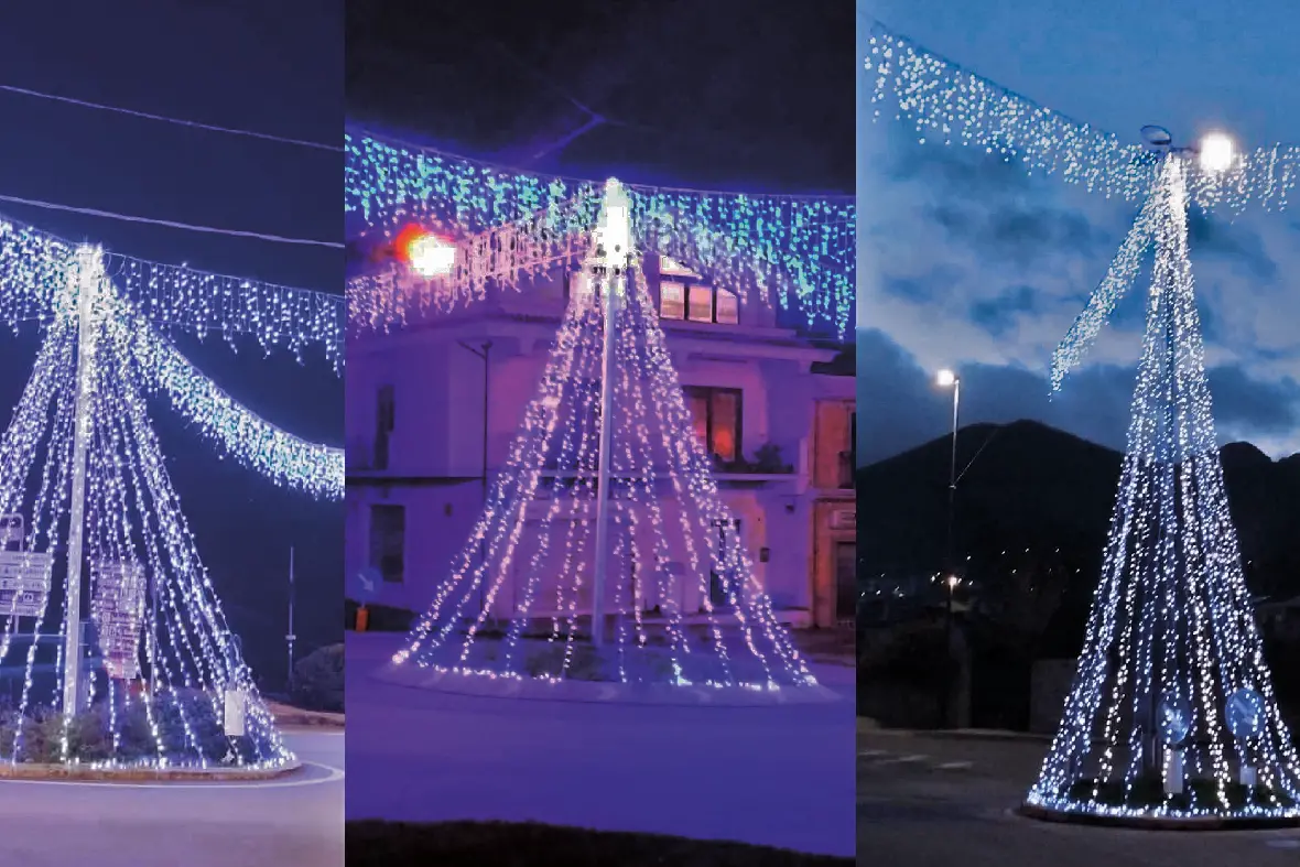 Tre delle rotonde natalizie illuminate a festa a Villacidro (foto Meloni)