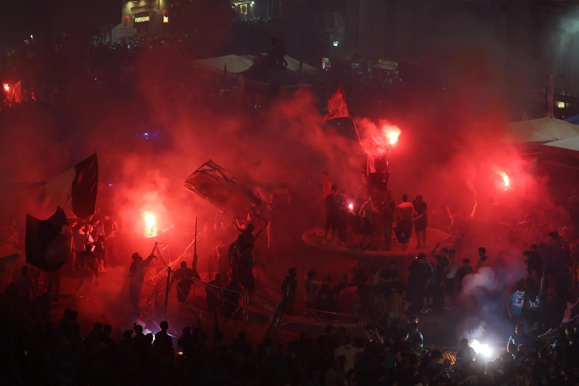 I festeggiamenti per lo scudetto del Napoli (Ansa)