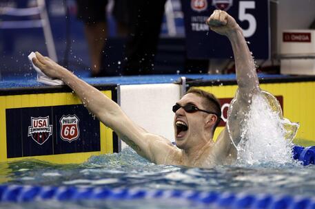 Nuoto, il nuovo record mondiale nei 50 dorso è dell’americano Armstrong