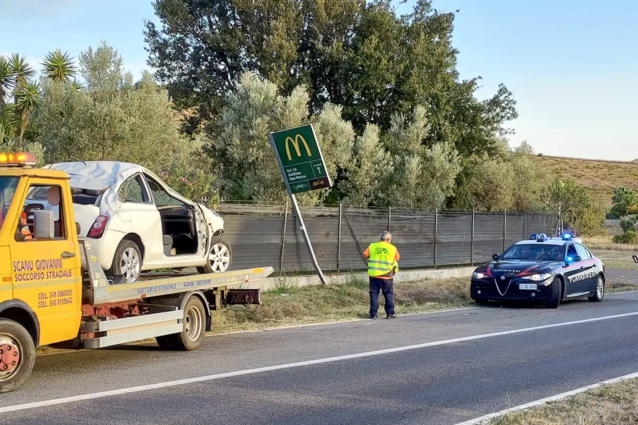 L'auto coinvolta nell'incidente a Dolianova (foto Serreli)