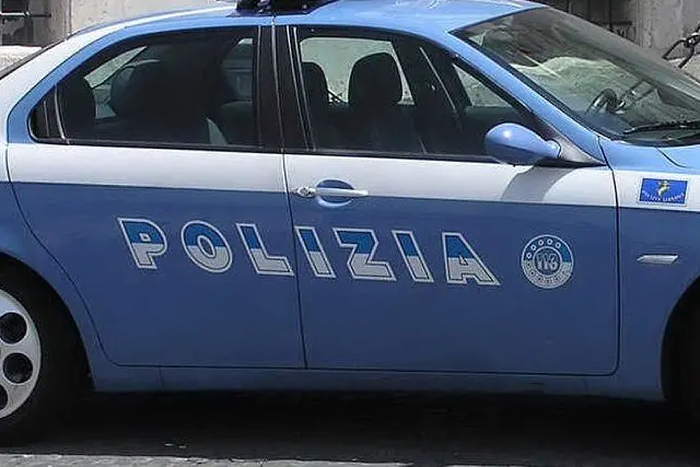 Un'auto della Polizia (Wikipedia)