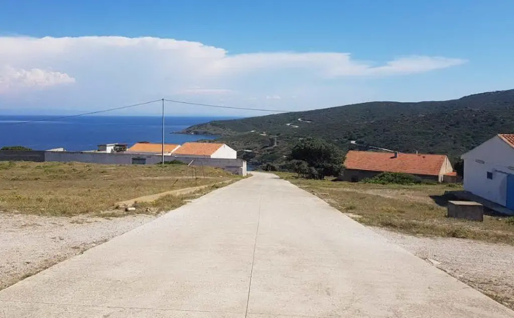 C'è chi dice Santo si sia nascosto nell'Isola per anni