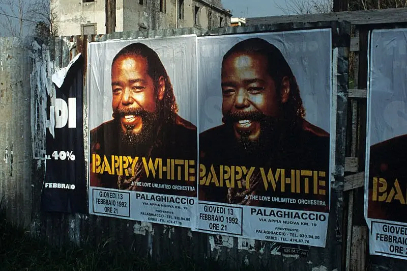 Manifesti per il concerto di Barry White a Roma nel 1992 (foto Wikipedia)