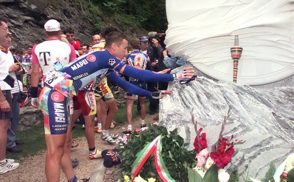 Un monumento per lui nel punto della caduta