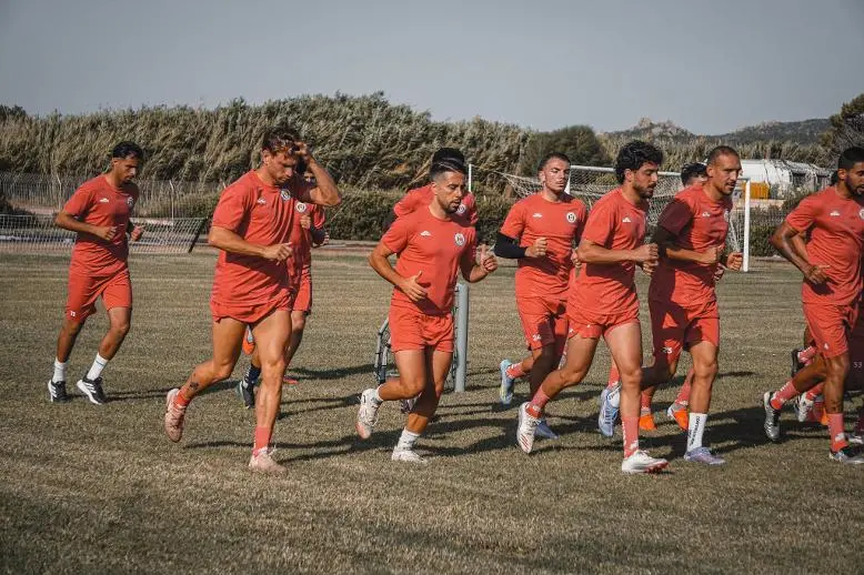 Una seduta di allenamento del Santa Teresa (foto Gabriele Demuro)