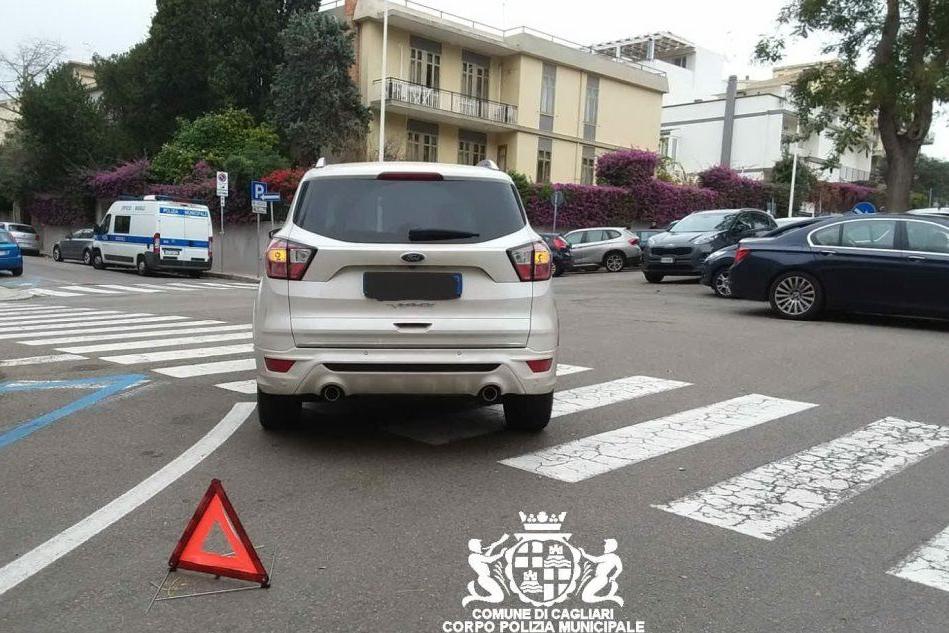 Investita mentre attraversa la strada a Cagliari, una donna in ospedale