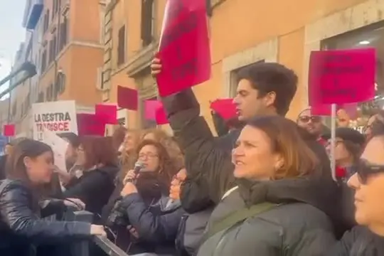 Roma, protesta contro il ddl stupri: "La destra tradisce le donne"