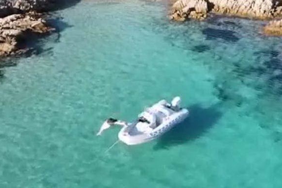 Isola di Spargi, una nuotata in mare per inaugurare il 2020