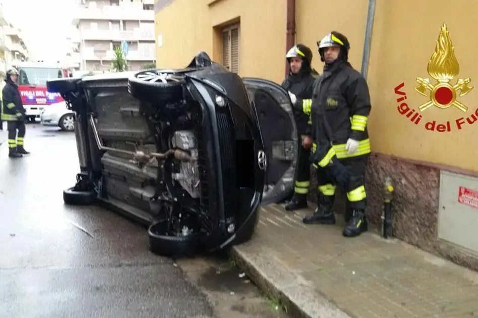 L'auto ribaltata